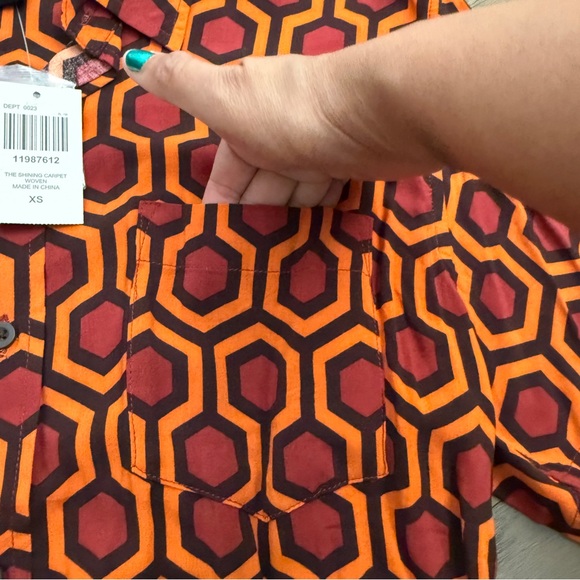 The Shining Overlook Hotel Carpet Woven Button-Up mens medium - Picture 6 of 6